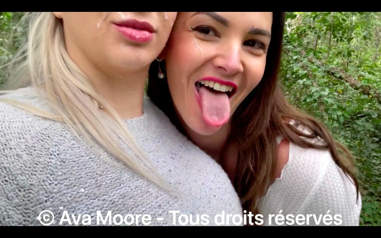 Ava Moore et Maeva Sinaloa se filme en vidéo porno réalité